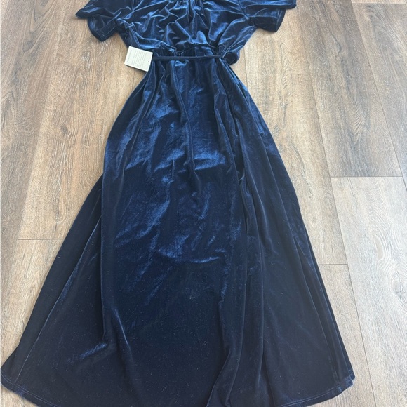 Chelsea28 Navy Blue “velvet” like material dress. New with tags! Women’s size M. - Picture 12 of 13